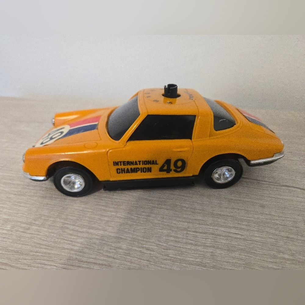 Vintage Electro Brand Radio AM X 10 K HZ Porsche Yellow Rare HTF #49